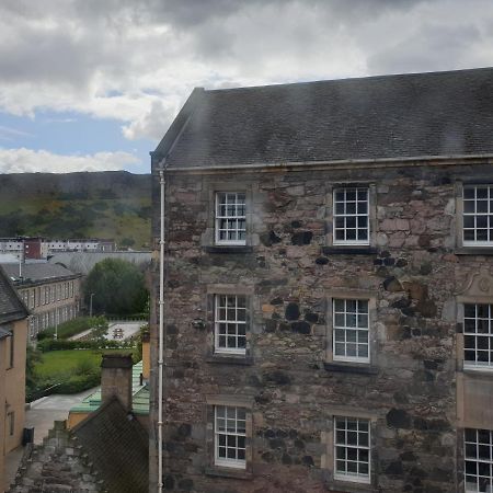 Canongate - Spacious And Historic 2 Bed Flat On Royal Mile Leilighet Edinburgh Eksteriør bilde