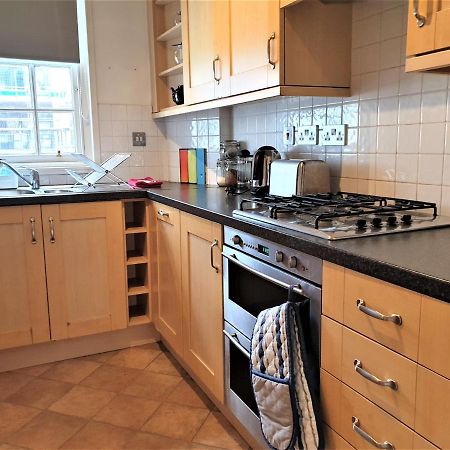 Canongate - Spacious And Historic 2 Bed Flat On Royal Mile Leilighet Edinburgh Eksteriør bilde