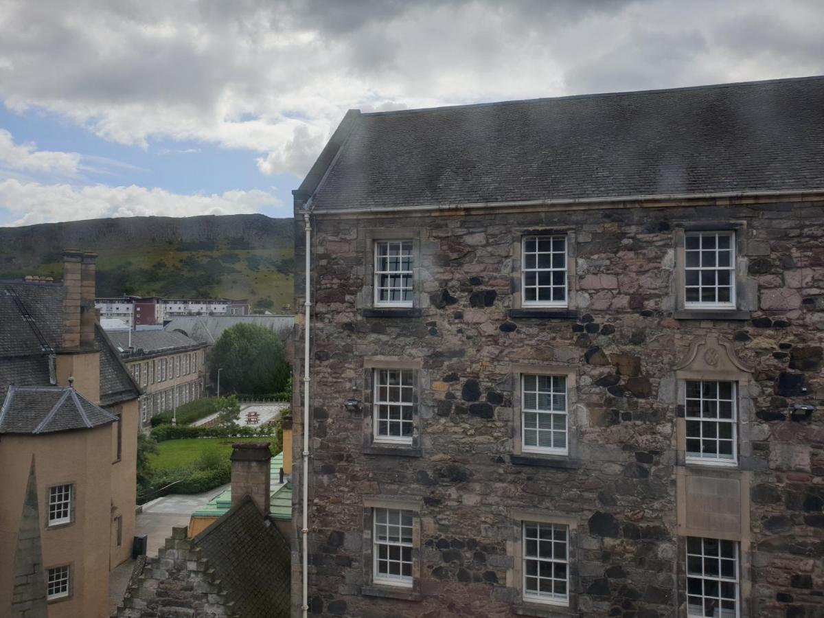 Canongate - Spacious And Historic 2 Bed Flat On Royal Mile Leilighet Edinburgh Eksteriør bilde