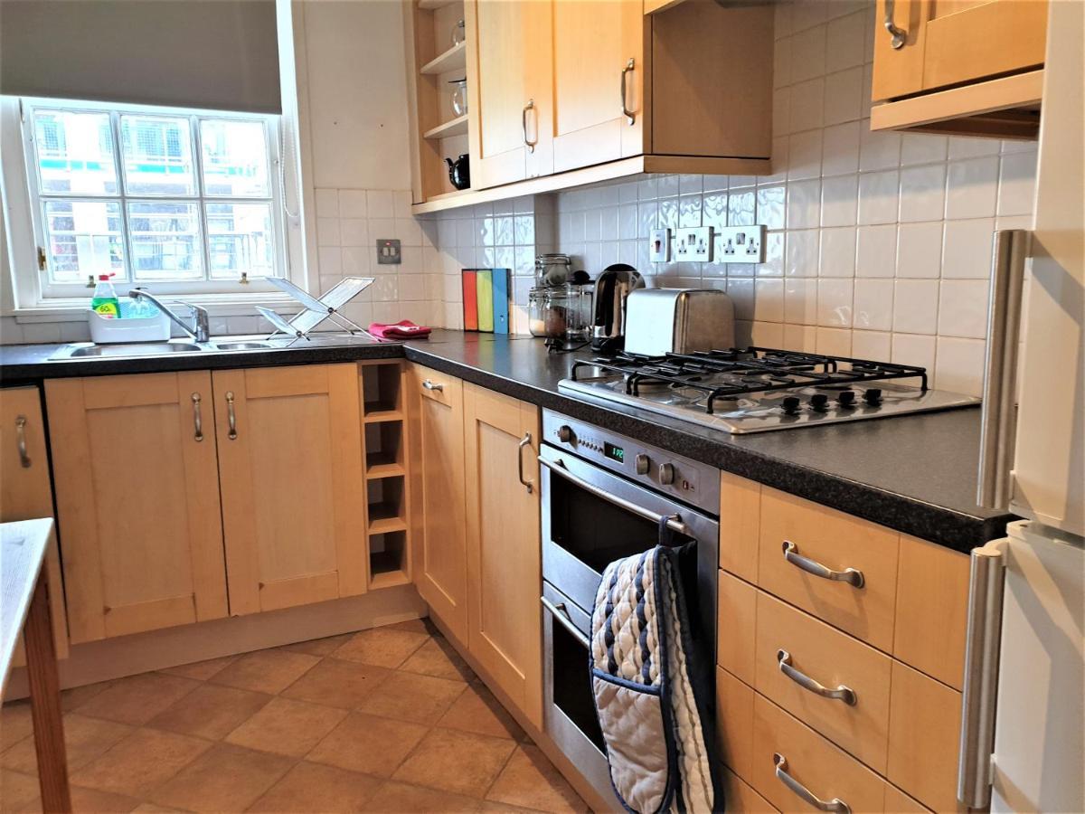 Canongate - Spacious And Historic 2 Bed Flat On Royal Mile Leilighet Edinburgh Eksteriør bilde