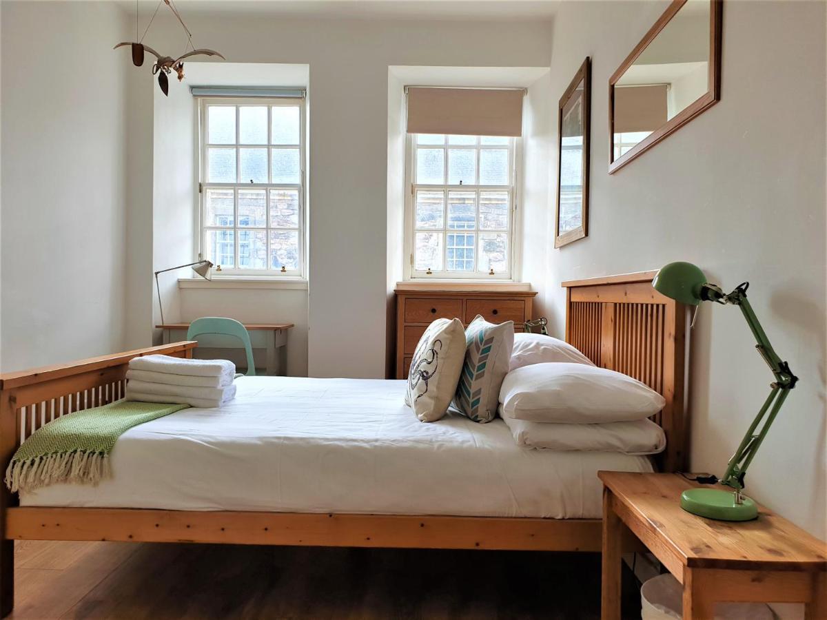 Canongate - Spacious And Historic 2 Bed Flat On Royal Mile Leilighet Edinburgh Eksteriør bilde