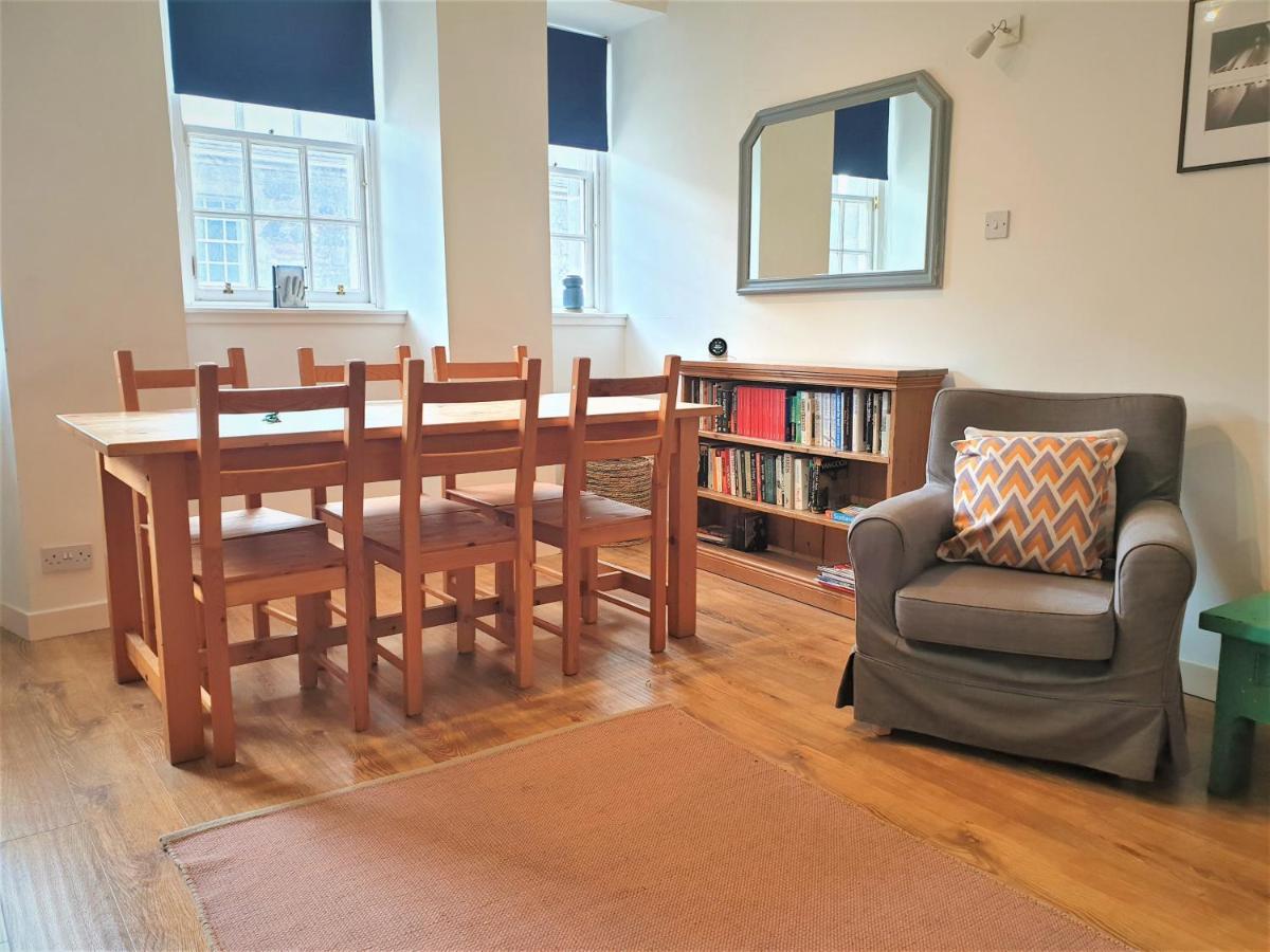 Canongate - Spacious And Historic 2 Bed Flat On Royal Mile Leilighet Edinburgh Eksteriør bilde